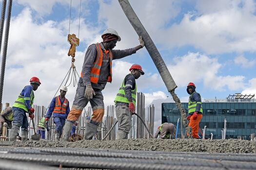 Building confidence slides as Middle East tensions